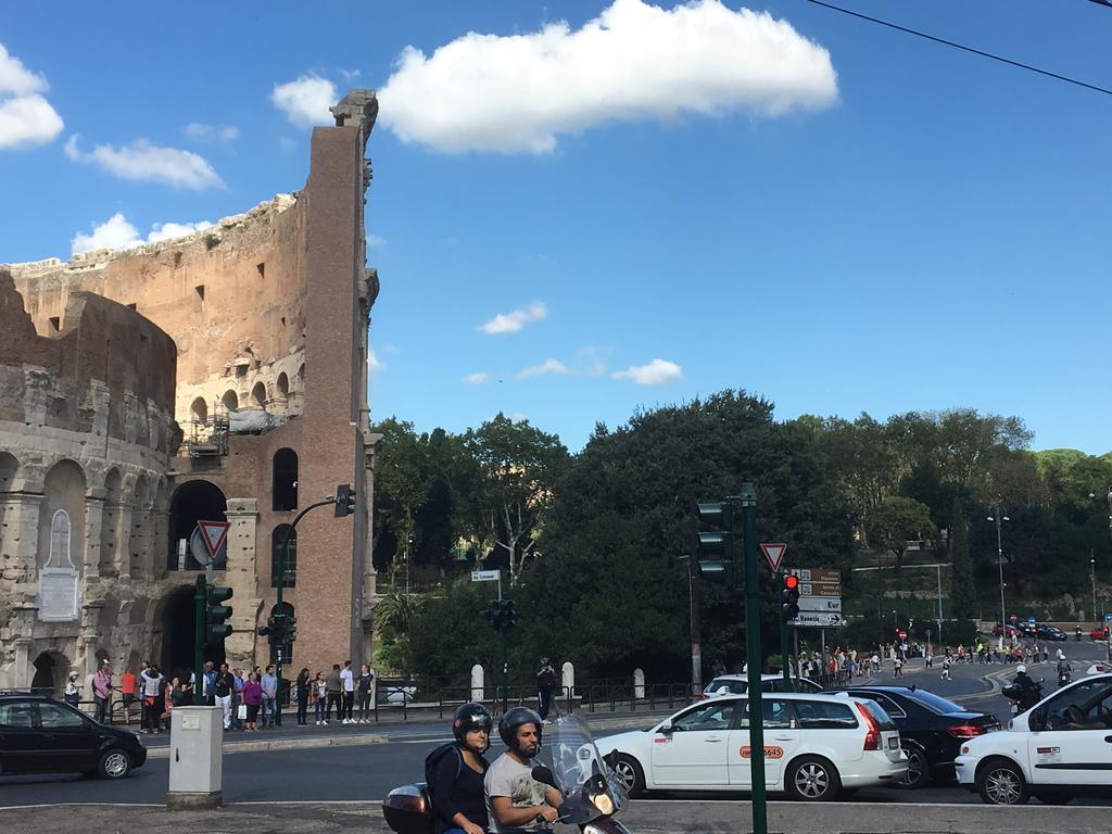 Delightful Apartment 100 Meters From The Colosseum Dış mekan fotoğraf