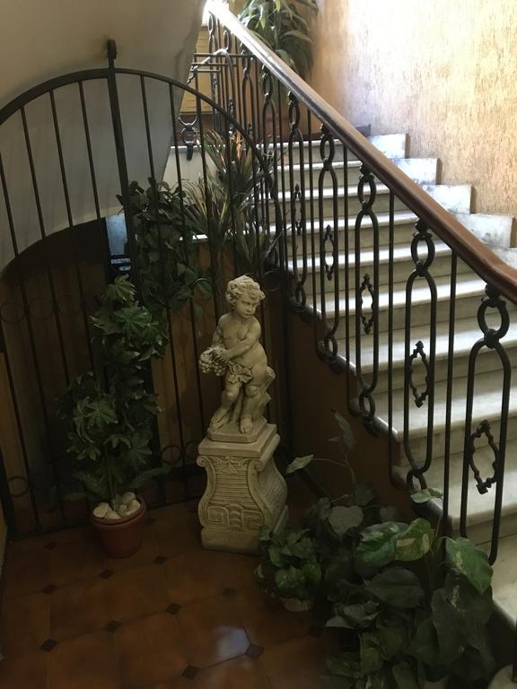 Delightful Apartment 100 Meters From The Colosseum Dış mekan fotoğraf